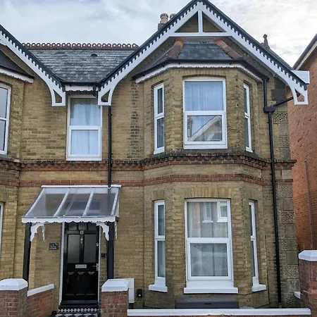 Spring Gardens, 4-Bedroom Seaside Family Home Shanklin Exterior photo