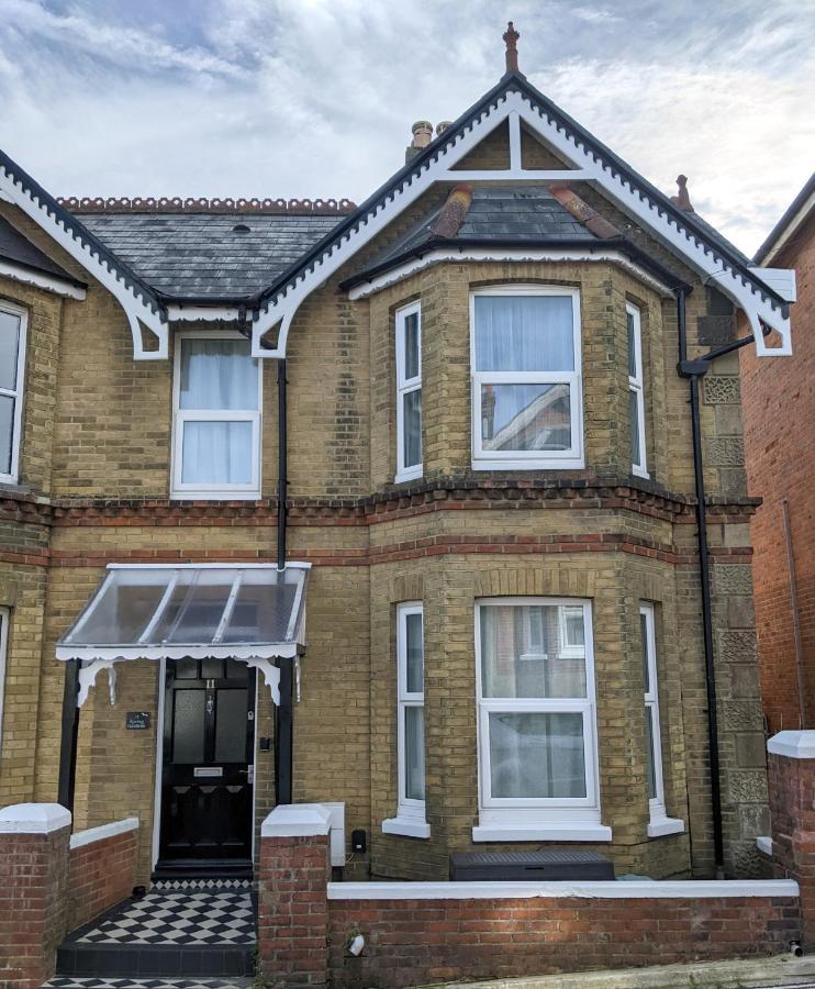 Spring Gardens, 4-bedroom Seaside Family *